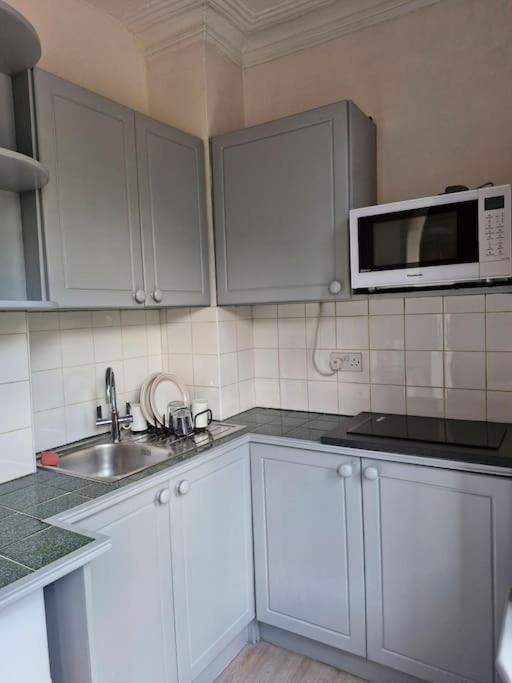 Bright Studio Apartment In A Perfect Location ลอนดอน ภายนอก รูปภาพ